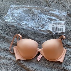 Never worn Victoria’s Secret bra